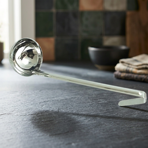 Louche en acier inoxydable avec long manche pour la cuisine, cuillère de service en métal lavable au lave-vaisselle, 1 pièce - Product Image 2