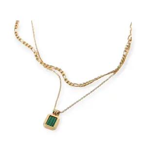 महिलाओं के लिए सुंदर गोल्ड स्टेनलेस स्टील टार्निश फ्री डबल लेयर स्क्वायर मैलाकाइट टैग पेंडेंट कॉलर फिगारो लिंक चेन नेकलेस - Product Image 1