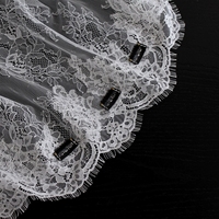 Voile de mariée court à une couche, nouveau design romantique en dentelle, style tendance