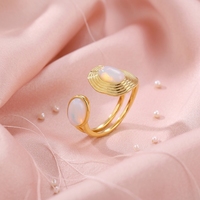 Bague ouverte en or 18 carats avec double opale, texture ondulée abstraite, bande ajustable, bijou moderne et minimaliste pour femme