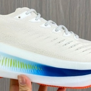 Calzado deportivo de suela gruesa a la moda al por mayor, transpirable y cómodo, zapatillas antideslizantes para correr, calzado de lujo para caminar - Product Image 3