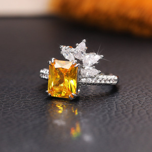 Anello con Design Floreale Quadrato Stile Principessa, Anello Vintage da Donna - Product Image 5