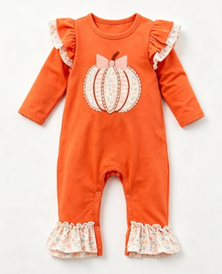 Ensemble personnalisé pour bébés et petites filles : Haut à manches longues avec applique citrouille d'Halloween, pantalon fleuri et barboteuse à volants – Vêtements d'automne - Product Image 3