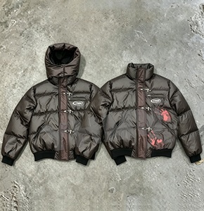 Doudoune matelassée <span class=keywords><strong>pour</strong></span> homme avec capuche amovible personnalisée, à changement de couleur thermochromatique et sensible à la température, avec fermoir de pompier - Product Image 1