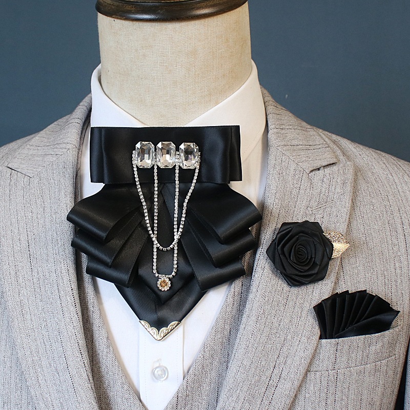 Traje negro de tres piezas