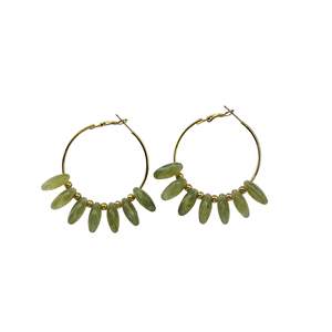 Pendientes de aro de acero inoxidable chapados en oro con cuentas de piedra verde para mujer, joyería de moda - Product Image 1
