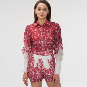 Fabricante de Ropa, Traje de Mujer Personalizado con Estampado Floral, Blusa de Chifón Ligero de Manga Larga, Pantalones Cortos Holgados - Product Image 1