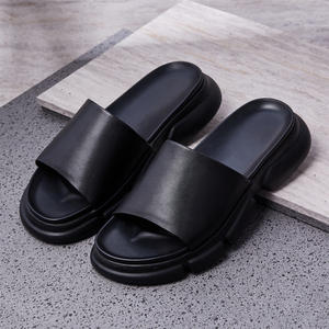 Nouvelles sandales d'hiver tendance 2025 pour hommes en cuir véritable, grandes tailles, pantoufles antidérapantes, tongs d'extérieur pour la plage, échantillon gratuit - Product Image 5