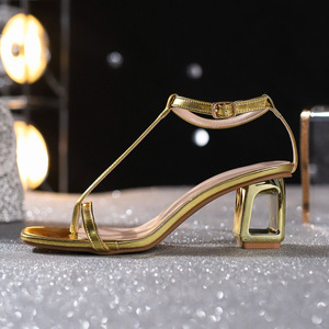 Nouvelles sandales d'été à bout carré, à fines brides, dorées, à talon épais, élégantes et tendance - Product Image 4