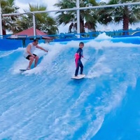Offre Spéciale Flowrider Surf Surf Pool Double Waves Surf Machine pour parc à thème aquatique