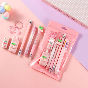 ชุดเครื่องเขียนธีมผลไม้สำหรับนักเรียนชั้นประถมศึกษา 7 ชิ้น พร้อมปากกา ยางลบ และพวงกุญแจ ชุดของขวัญ - Product Image 1
