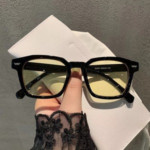 Lunettes de soleil carrées vintage, effet amincissant, design sans maquillage, tendance, pour hommes et femmes - Product Image 4