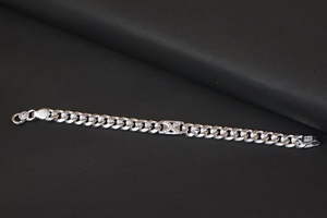 สร้อยข้อมือพรีเมียมร่วมสมัย SATVA SILVER ผลิตจากเงินแท้ 64% พร้อมดีไซน์โซ่เคลือบโรเดียม - Product Image 4