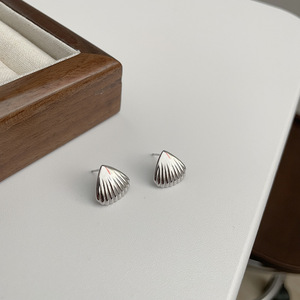 Pendientes de tuerca de concha de corazón de plata de ley 925, joyería hipoalergénica clásica coreana de nicho Ins para mujeres para fiestas al por mayor - Product Image 4