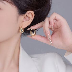 Pendientes de Botón Geométricos de Estilo Retro Francés Avanzado con Incrustaciones de Cobre y Circonita, Chapados en Oro de Lujo - Product Image 2