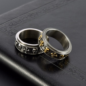 Anillo Antiestrés Giratorio de Acero Inoxidable con Diseño Personalizado, Anillo Punk para Hombre con Calavera y Cruz Chapado en Oro de 18K - Product Image 2