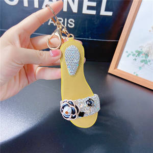 Porte-clés de chaussures à paillettes 3D mini mignon Porte-clés de chaussures Pendentif sandale <span class=keywords><strong>en</strong></span> <span class=keywords><strong>cuir</strong></span> avec diamant Cadeau de vacances Fête Faveurs Porte-clés de pantoufle - Product Image 6