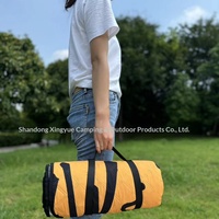 Matelas de pique-nique imperméable portable et léger avec sangle de transport, idéal pour le camping, la plage et la randonnée en extérieur en toutes saisons