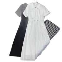 Robe décontractée mi-longue à col rabattu et demi-zip, avec broderie petite abeille et taille à cordon de serrage, nouvelle collection Printemps/Été 2026 DD