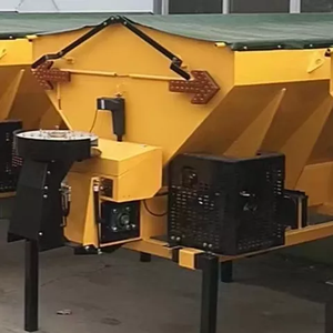 Remolque rociador de fertilizante hidráulico, doble disco accionado por cadena - Product Image 2