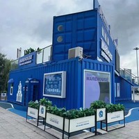 Boutique de vente au détail modulaire en conteneur maritime à deux étages, avec structure en acier, couleurs personnalisables, fenêtres en verre et écran LED