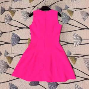 Abito Estivo Senza Maniche con Colletto Quadrato, Applicazioni Tridimensionali, Gonna a Forma di A in Rosso Rosa, <span class=keywords><strong>Casual</strong></span> da Donna - Product Image 3