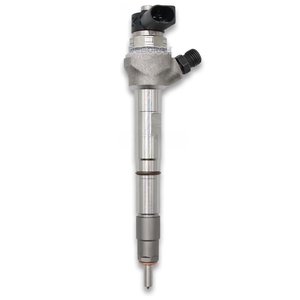 Injecteur de carburant à rampe commune pour Audi Volkswagen Skoda SEAT 2.0L TDI 0445110429 CAH/CBE/<span class=keywords><strong>CNF</strong></span> - Product Image 1