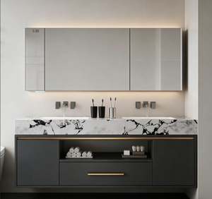 Meuble de salle de bain double vasque en bois foncé personnalisé avec miroir LED, tiroirs de rangement et étagères ouvertes pour l'organisation de la salle de bain à domicile - Product Image 1