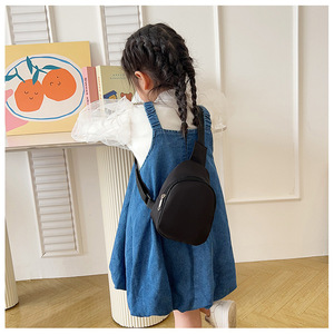 Mini <span class=keywords><strong>bolsa</strong></span> de pecho con logotipo personalizado de fábrica 2025 Nueva riñonera portátil para niños con correa ajustable riñonera OEM entrega rápida <span class=keywords><strong>en</strong></span> Stock - Product Image 4