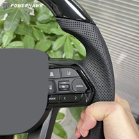 Volant en cuir perforé personnalisé noir piano avec fibre de carbone pour Toyota Camry 8ème génération Avalon 2000-2023 RAV4 Hilux Prado 120