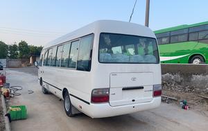 Mini posavasos de pasajeros diésel para autobús pequeño de 20 plazas usado 2TR a Yota Coaster Bus a la venta - Product Image 4