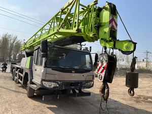 Camion grue Zoomlion 35 tonnes haute performance, certifié EPA, avec pompe fiable et boîte de vitesses bien entretenue pour les tâches lourdes - Product Image 2