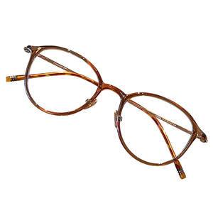 Gafas Tianhui 9008 de montura completa ovalada para mujer, ligeras, de titanio puro, color marrón, montura para gafas graduadas. - Product Image 1