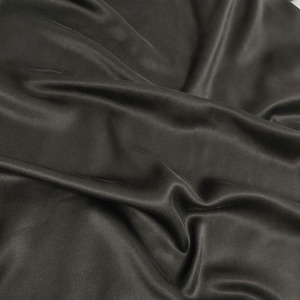 Tessuto in Raso di Seta 19 Momme Lavato a Sabbia 100% Pura Seta Colore Nero per Confezionamento Abiti - Product Image 6