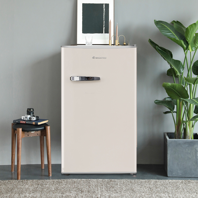 MSR92-RE Mini Refrigerator Compact Fridge Defrost Glass Shelves Direct Cooling Built in Retro Refrigerator