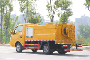 Mini camión de limpieza de alta presión 2500L boquilla de alta presión destapa el drenaje para la venta - Product Image 6