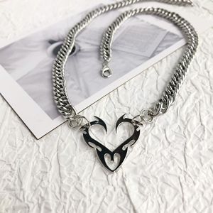 Fenyi venta al por mayor pareja de moda aleación Cool Hip-hop nicho diseño personalidad moda joyería amor colgante collar hombres y mujeres - Product Image 4