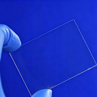 Les plaques en verre de quartz fabriquées en usine sont utilisées en laboratoire pour leur résistance à la corrosion et leur tolérance aux hautes températures.