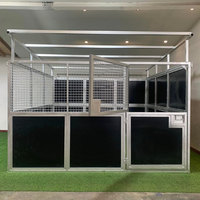 Box de stockage temporaire pour chevaux en acier galvanisé avec toit et portails grillagés pour clôtures de ferme