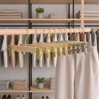 Vente chaude usine : Cintres en bois avec pince métallique pour pantalons, jupes, jeans, lingerie enfant, robes, soutiens-gorge et vêtements