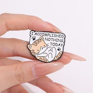 Spille in metallo all'ingrosso con gatto cartone animato e scritta inglese "My Best Friend Is Cat", distintivi creativi e divertenti da bavero, spille smaltate, souvenir - Product Image 4