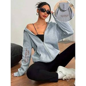 Neue große, elegante Freizeitkleidung für Damen aus Strick für den Frühling – „ICH BIN NUR FÜR EINEN MOMENT HIER“ mit Mehrfachdruck und durchgehendem Reißverschluss vorne - Product Image 1