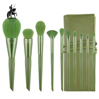 Ensemble de 10 pinceaux de maquillage de voyage verts, poils synthétiques vegan, manche en bois, avec sac, logo personnalisé