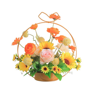 Canasta de Alambre Metálico con Rosas, Margaritas y Flores Artificiales para Decoración de Sala de Estar y Comedor - Product Image 5