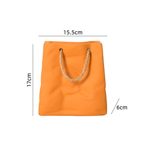 Jarrón de Cerámica <span class=keywords><strong>con</strong></span> Forma de Bolso Artístico Decorativo, <span class=keywords><strong>con</strong></span> <span class=keywords><strong>Flores</strong></span> <span class=keywords><strong>Artificiales</strong></span>, Jarrón Decorativo para Mesa, Regalo de Cumpleaños - Product Image 5