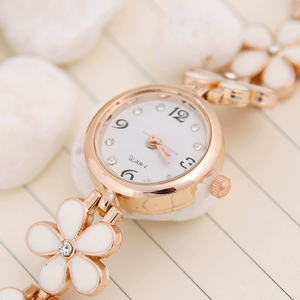 Reloj de cuarzo elegante para mujer con detalles de diamantes de imitación, bonito diseño de flor de ciruelo, venta al por mayor N2603043 - Product Image 2
