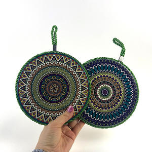 แผ่นรองหม้อเซรามิก TTH16YUAN245g-1 ขนาด 17 ซม. ลายแมนดาลา รูปทรงกลม ซักล้างได้ ทนความร้อน ใช้ป้องกันพื้นผิวโต๊ะสำหรับใช้ในครัว - Product Image 1