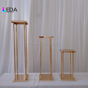 Centro de Mesa LEDA para Decoración de Bodas, Columna Geométrica Alta de Metal Dorado, Soporte para Flores, Florero para Centros de Mesa - Product Image 1