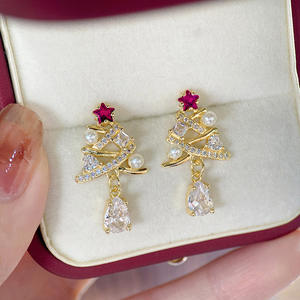 Pendientes colgantes de árbol de Navidad dorados con cristales de imitación y perlas para mujer, joyería de fiesta, bonito diseño de estrella - Product Image 5
