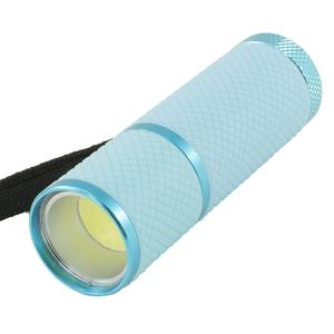 <span class=keywords><strong>9</strong></span> LED Cao Su Kim Loại Glow In The Dark An Ninh Torch Led Tactical Xách Tay Mạnh Mẽ Đèn Pin Chống Thấm Nước Với Dây Buộc - Product Image 1